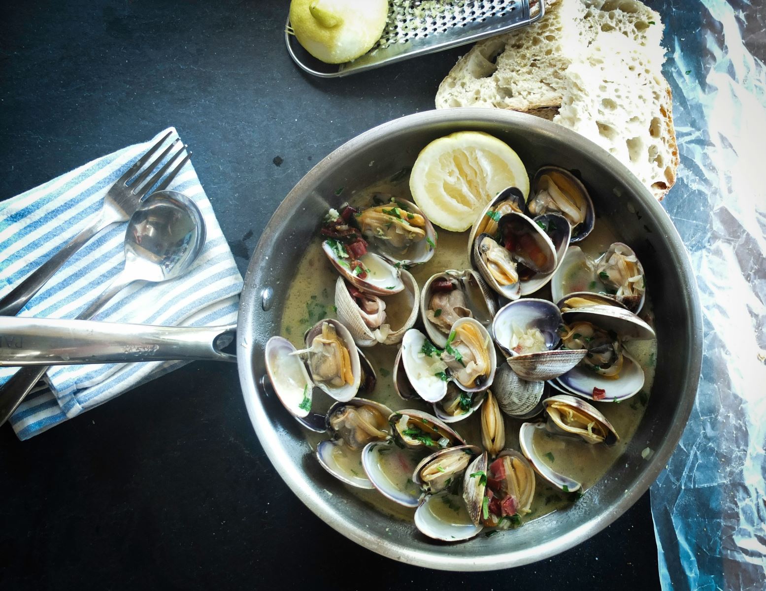 Mussels in bowl